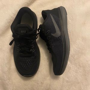 Black Nike women’s shoes size 7